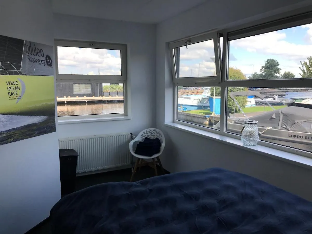 Vakantiehuis The Boathouse With Boat Villa Aalsmeer Nederland